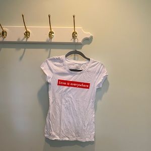 NWOT Wound Up love is everywhere tee